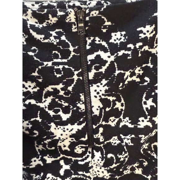 Roz &‎ Ali Womens Petite Pencil Skirt Size L Black & White Floral Damask Pattern - Picture 3 of 10